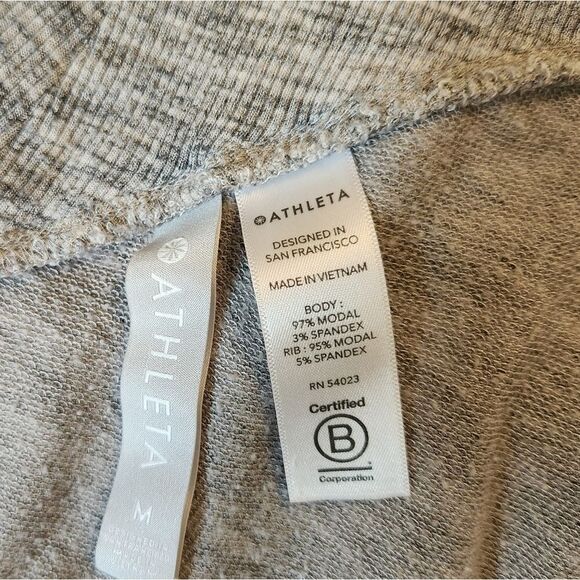 Athleta Nirvana Wear Two Ways Wrap Size Medium - Picture 5 of 5